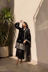 FW24DA-2619 BLACK 2PCS EMBROIDERED KURTA WITH TROUSER