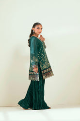 Green 2-piece silk suit with delicate floral embroidery