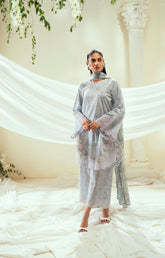 Sky blue dupatta by Dhanak