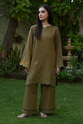 FW25DC-2876 OLIVE GREEN 2PCS EMBROIDERED KURTA WITH TROUSER
