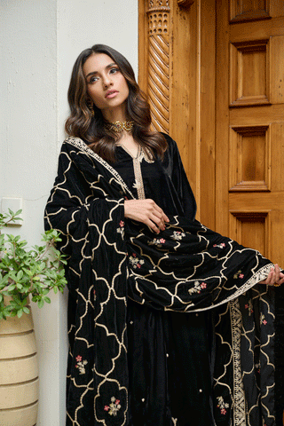 DA-1869 BLACK EMBROIDERED KURTA