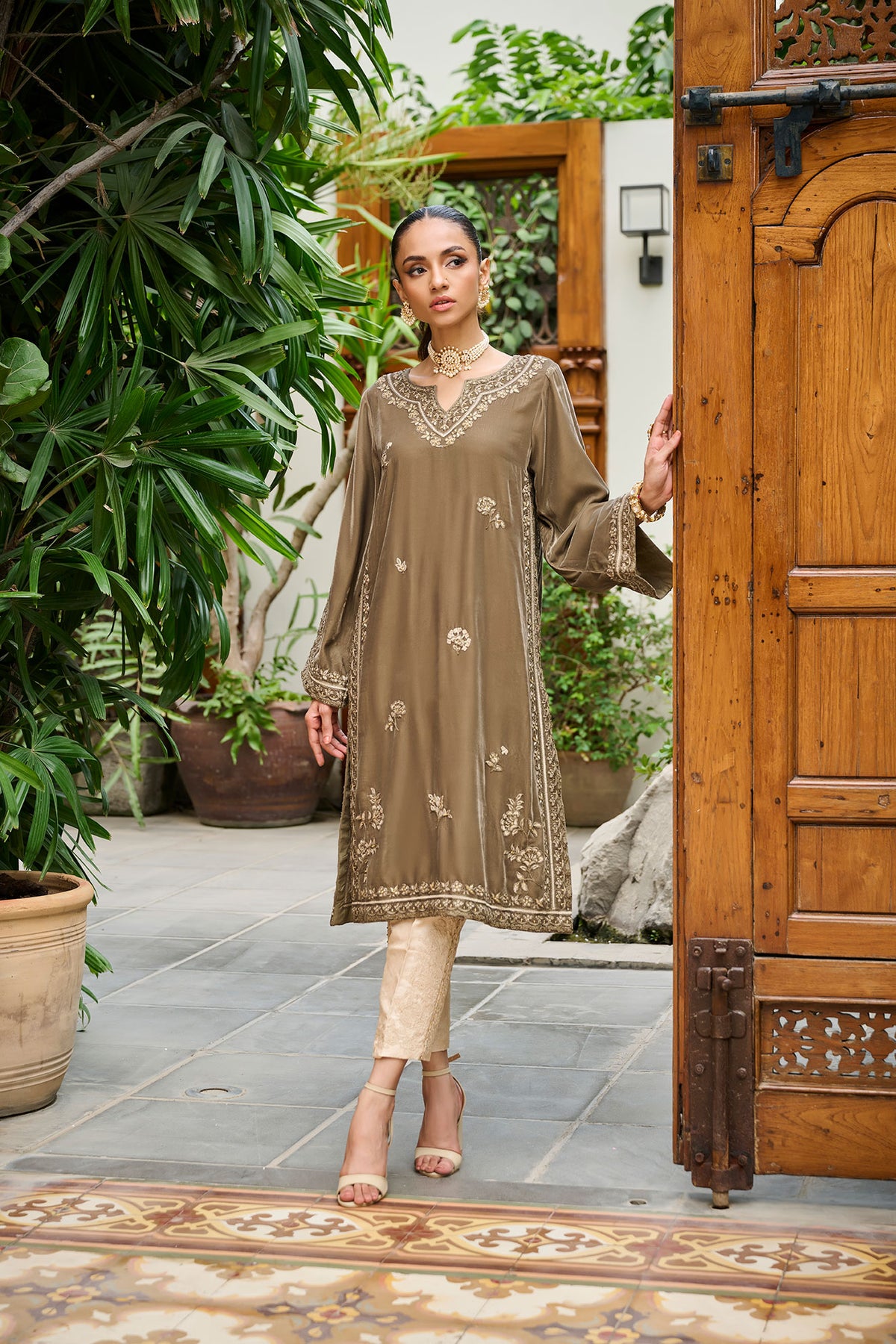 DA-1861 GREEN EMBROIDERED KURTA