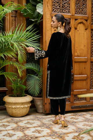 DA-1865 BLACK EMBROIDERED KURTA