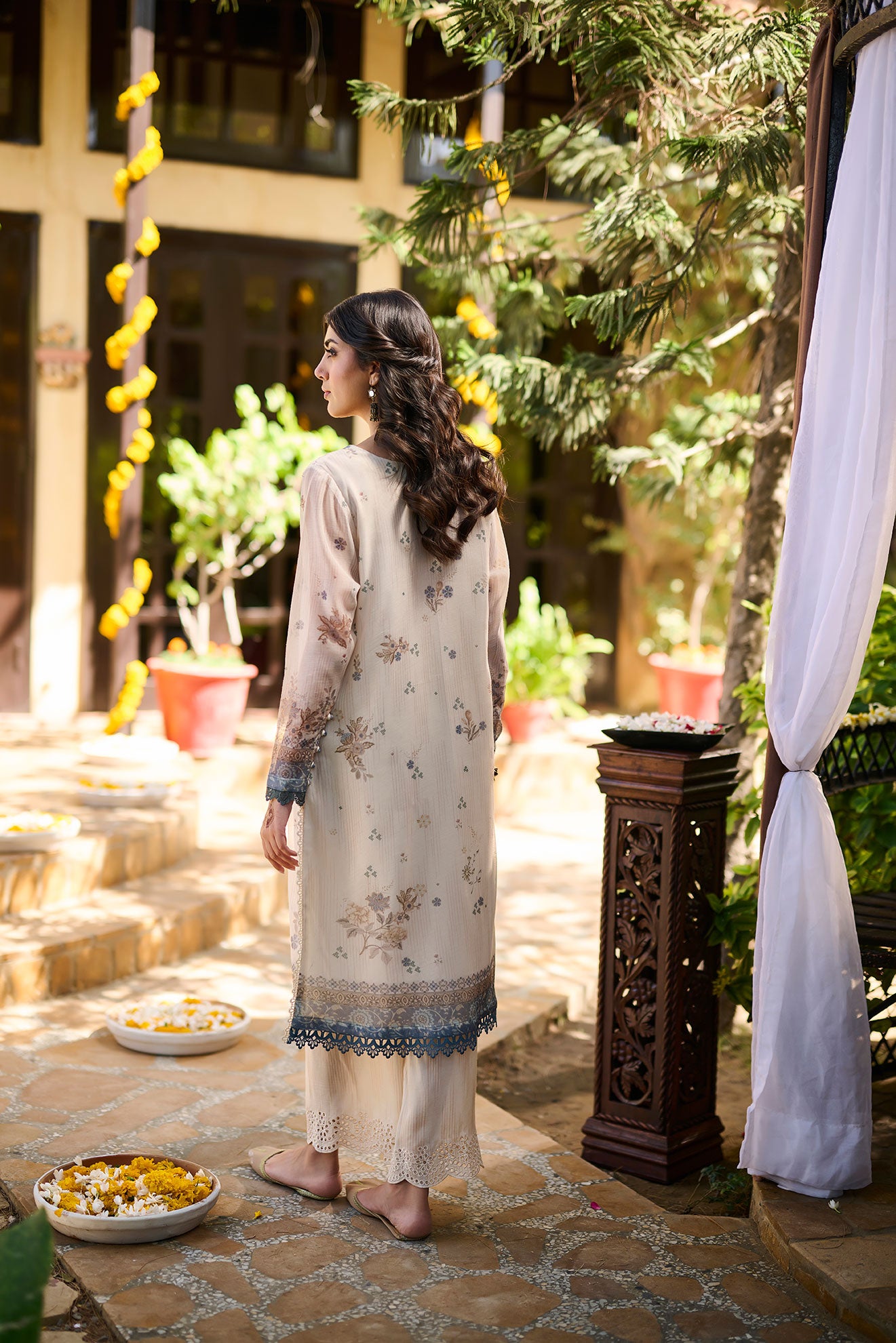 SS24DA-2390   BEIGE  1PCS  EMBROIDERED KURTA
