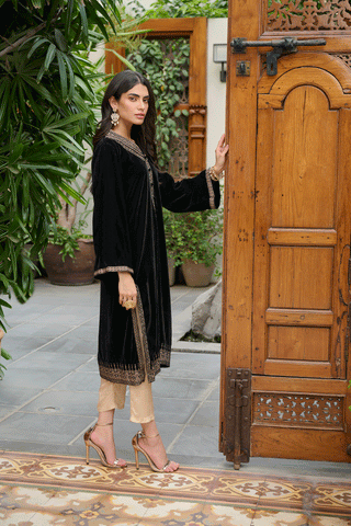 DA-1873 BLACK EMBROIDERED KURTA