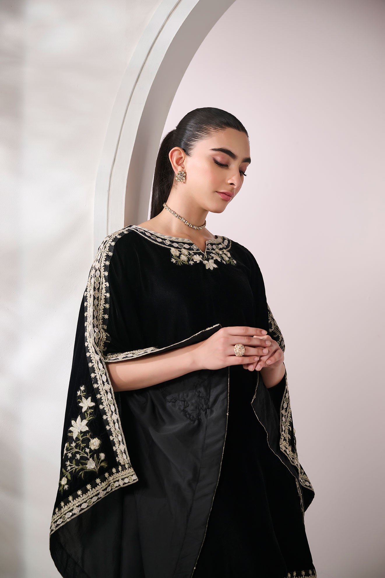 FW24DA-1890   BLACK  1PCS  EMBROIDERED KURTA