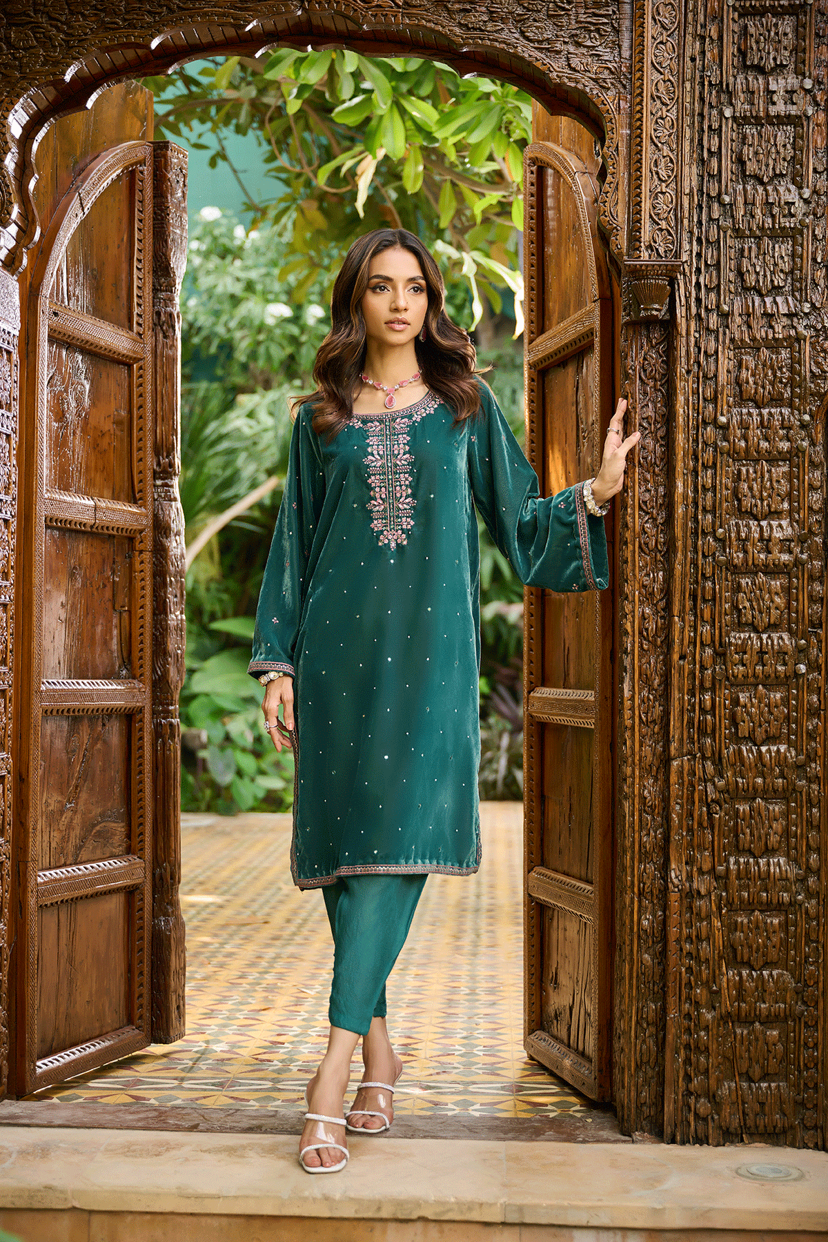 DA-2277 GREEN EMBROIDERED KURTA WITH TROUSER