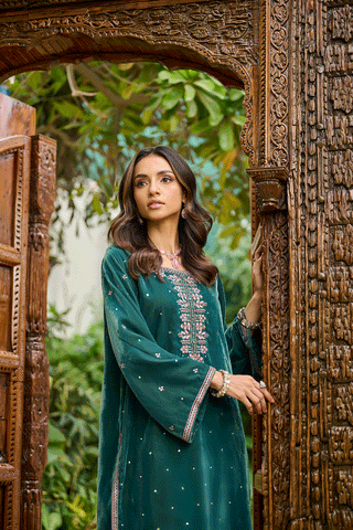 DA-2277 GREEN EMBROIDERED KURTA WITH TROUSER