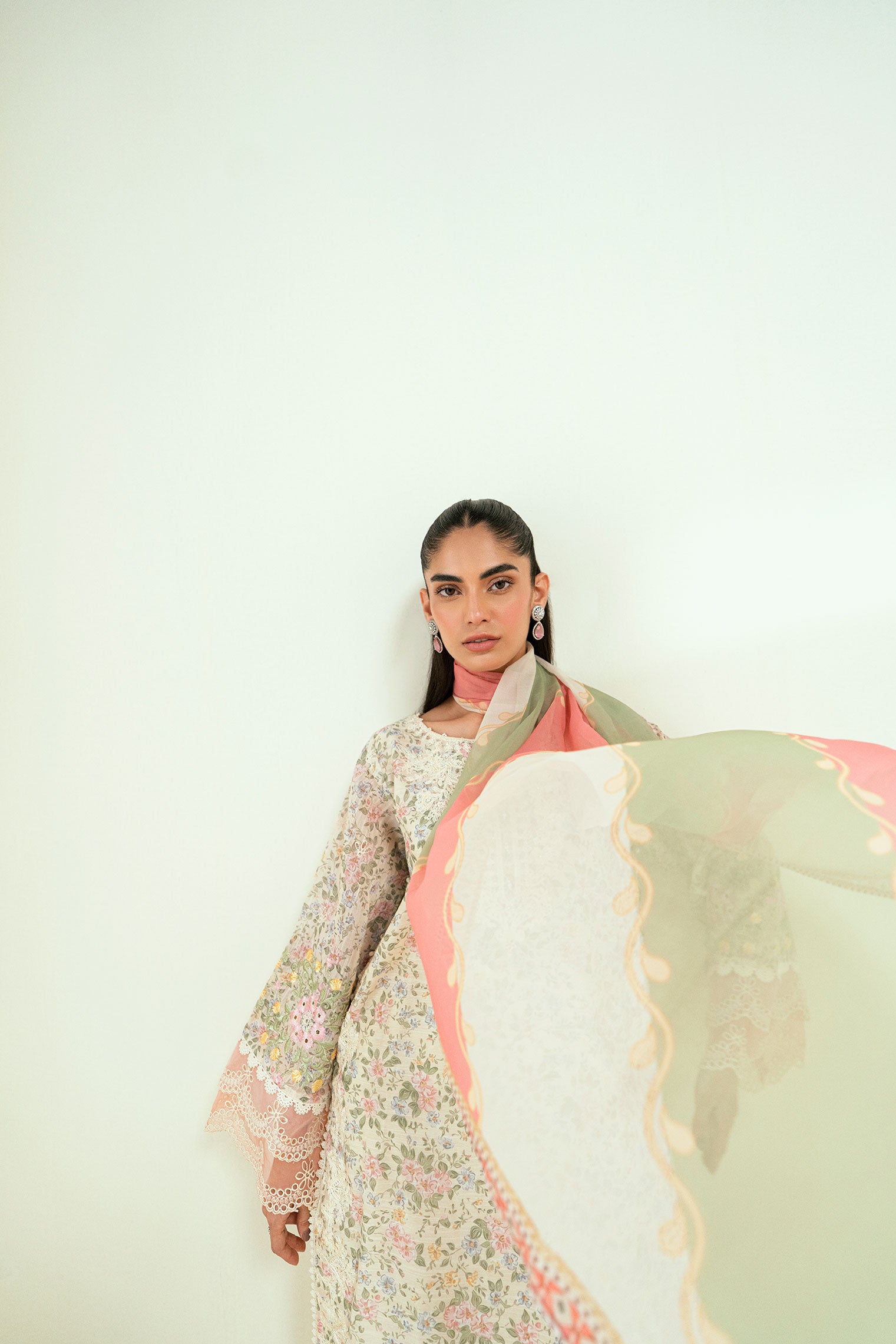 SS24DA-2592  OFF-WHITE  2PCS EMBROIDERED KURTA WITH TROUSER