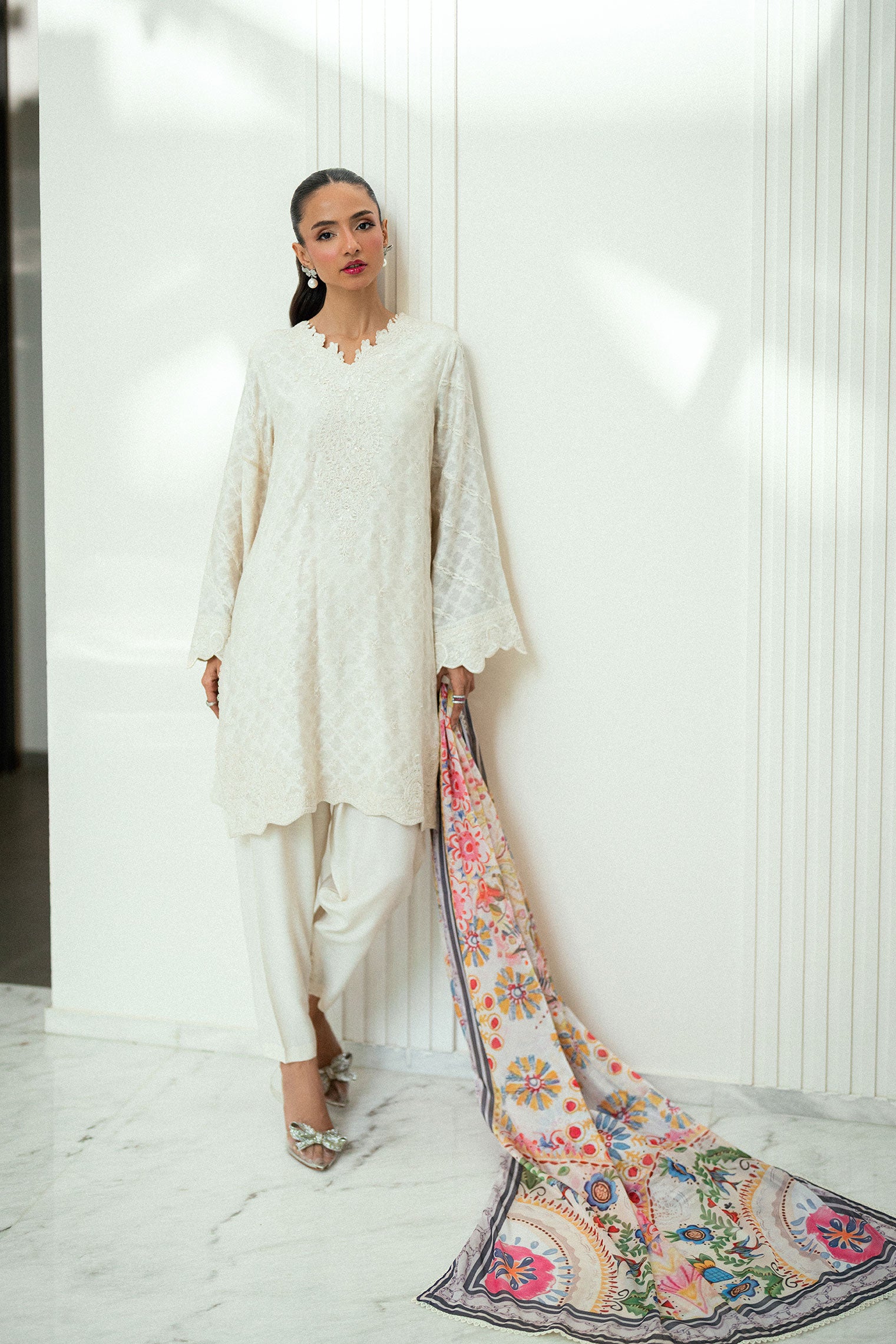 Off white printed dupatta by Dhanak