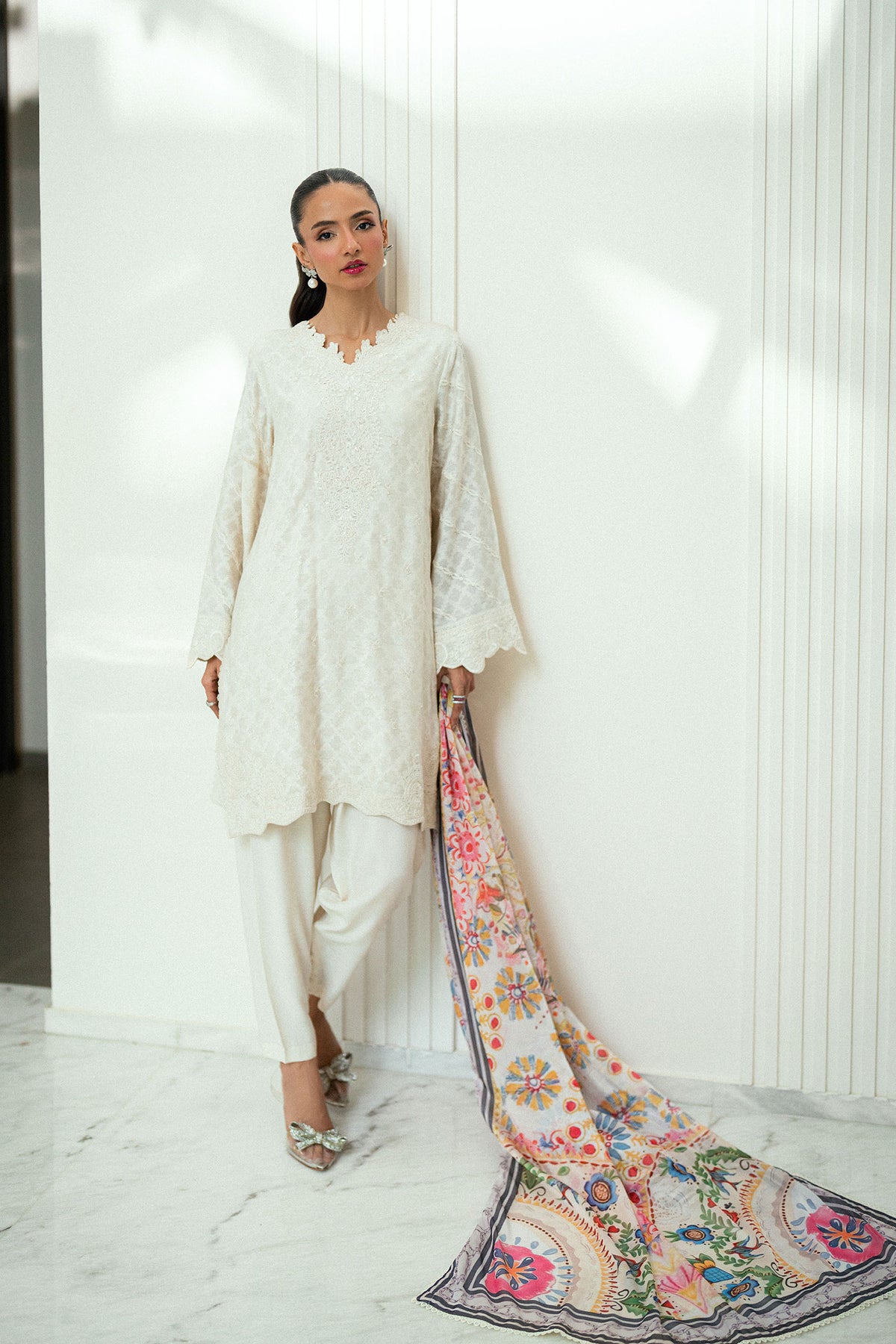 Off white printed dupatta by Dhanak