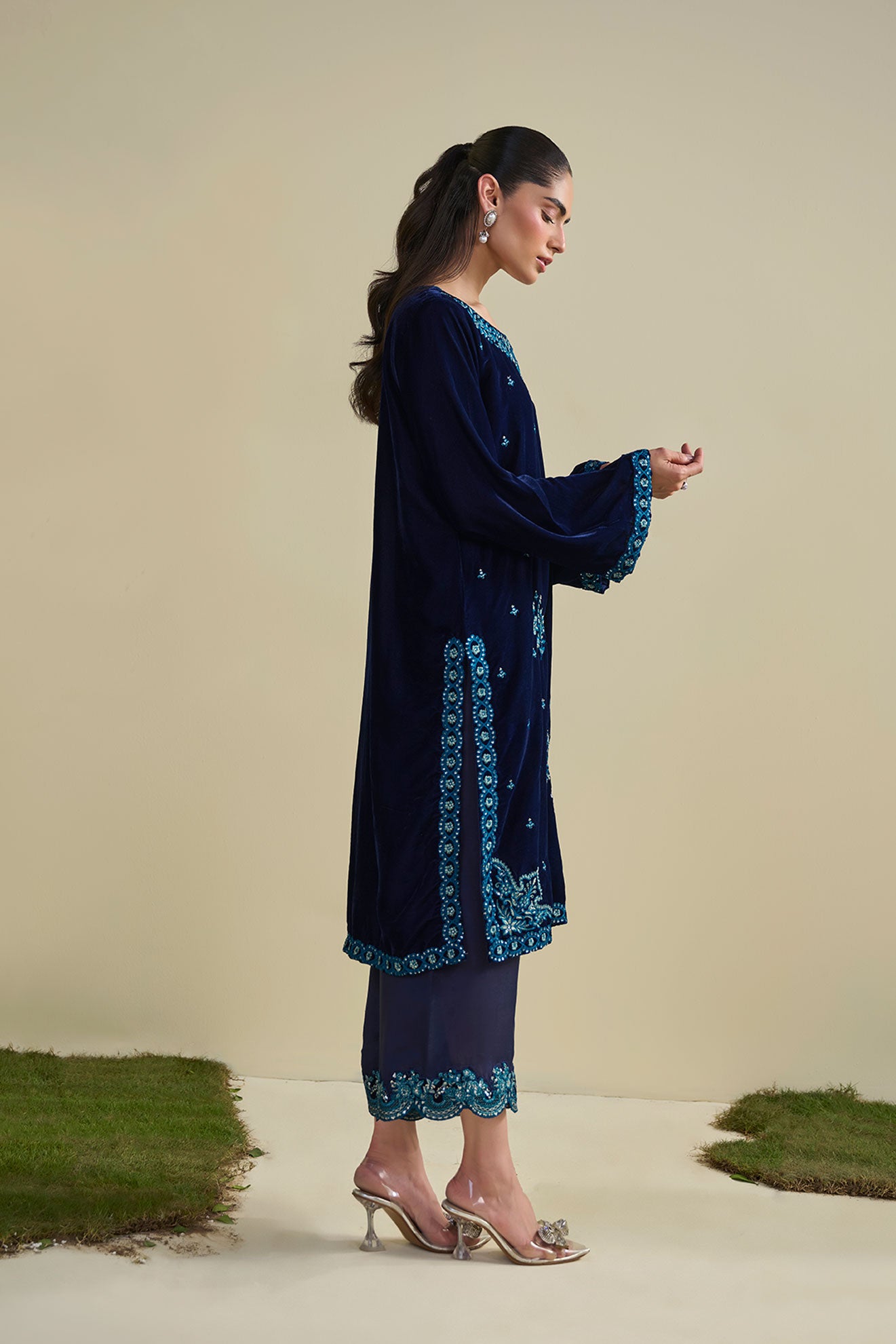FW25DA-2801 Midnight blue velvet with teal and silver bell sleeves.
