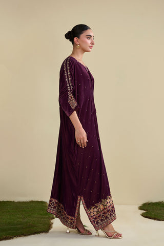 FW25DA-2806 Jewel-toned magenta velvet kaftan with gold craftsmanship on cuffs and neckline.