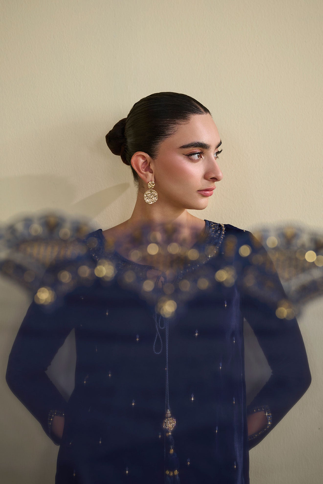 FW25DA-2810 Navy Blue 2-Piece: Enchanting navy velvet kurta adorned with golden embroidery, paired with matching embroidered trousers.