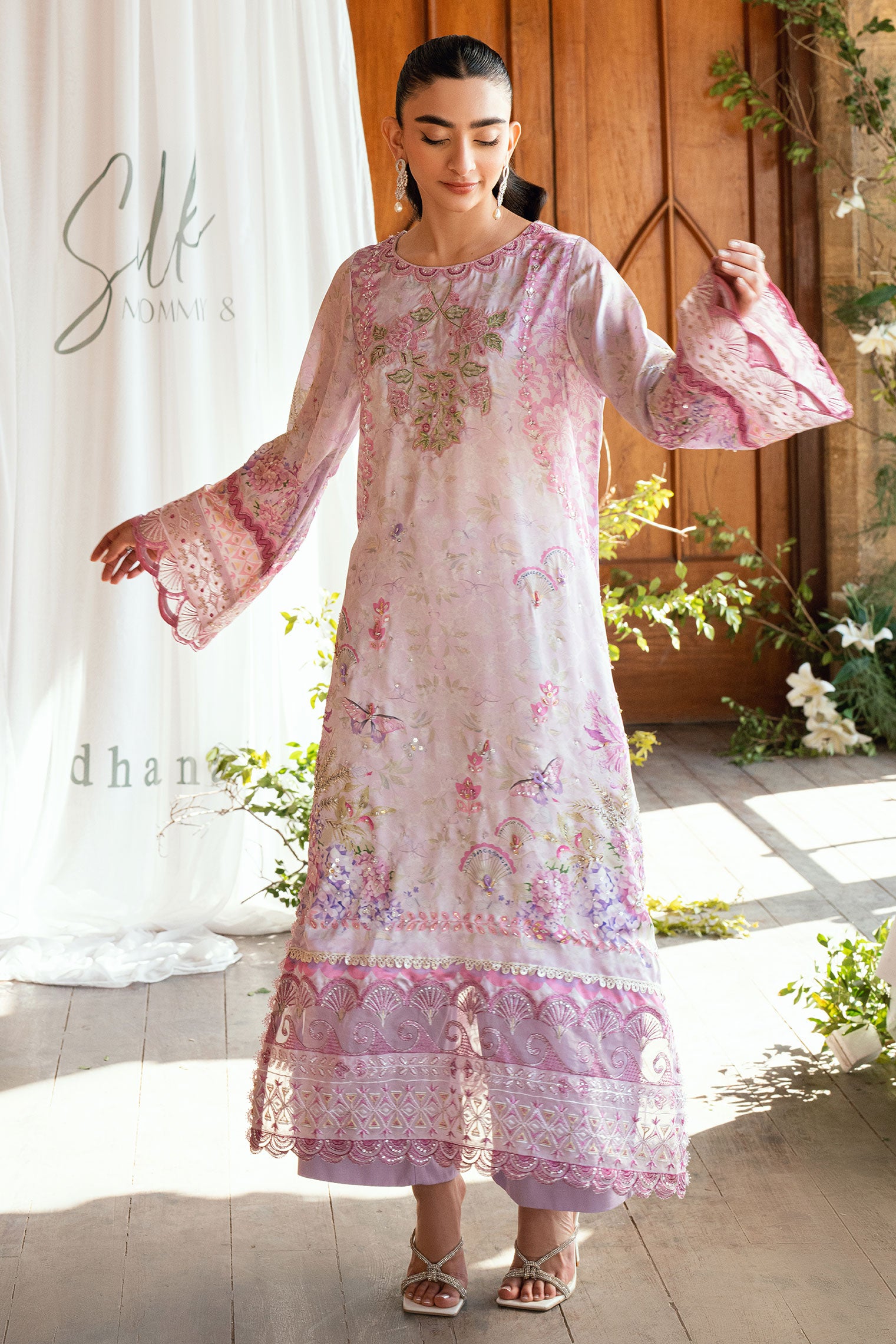 SS26DA-2896 Lilac 2-piece shamoz silk ensemble with a softly printed kurta, delicate embroidery, and straight pants.