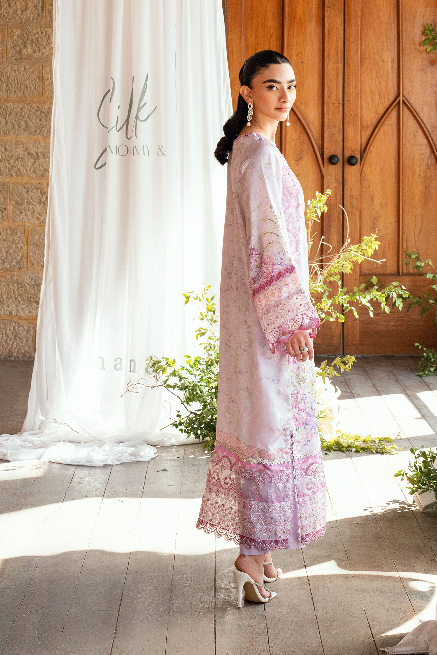 SS26DA-2896 Lilac 2-piece shamoz silk ensemble with a softly printed kurta, delicate embroidery, and straight pants.