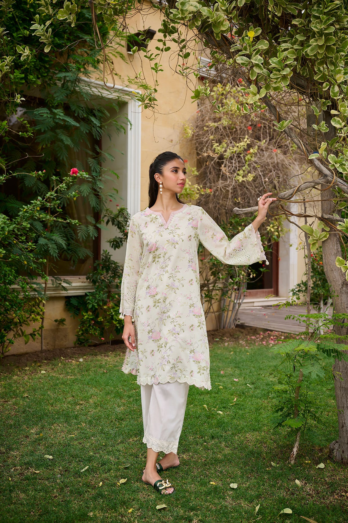 DC-0536 L-GREEN EMBROIDERED KURTA