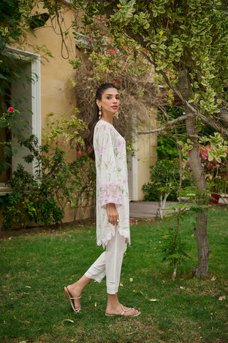 DC-0537 OFF-WHITE EMBROIDERED KURTA