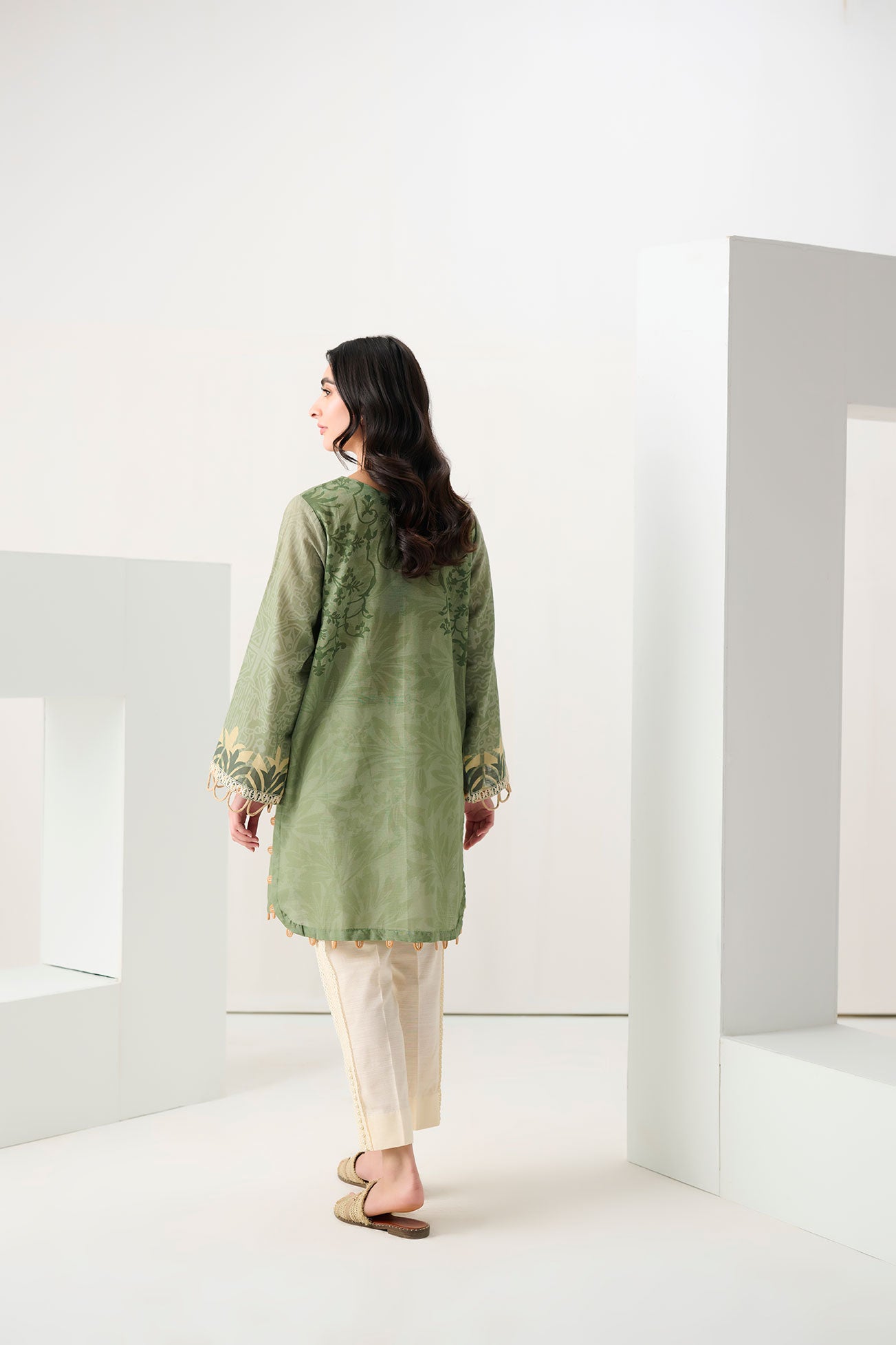 DC-0550 GREEN PRINTED EMBROIDERED KURTA