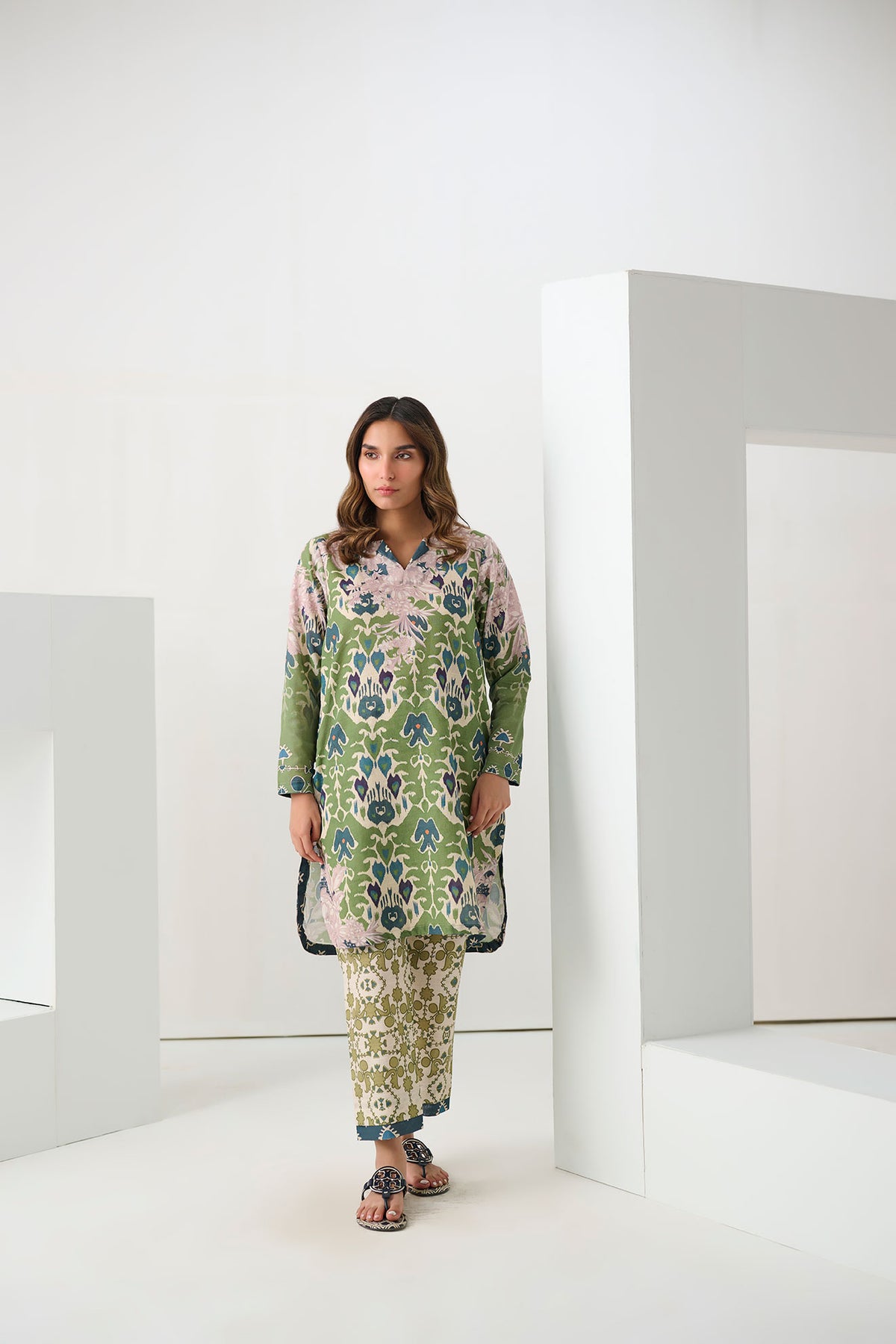 DC-2271 GREEN 2PCS  EMBROIDERED KURTA WITH TROUSER