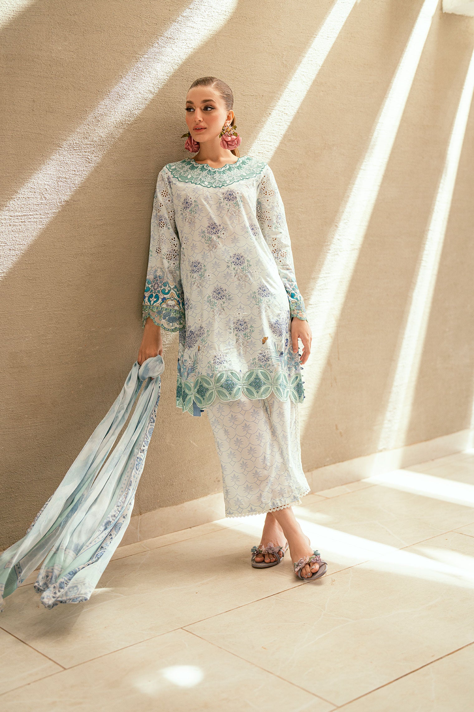 Sky blue dupatta by Dhanak