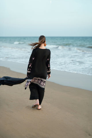 SS25DC-2540 BLACK LAWN 2PCS EMBROIDERED KURTA WITH TROUSER