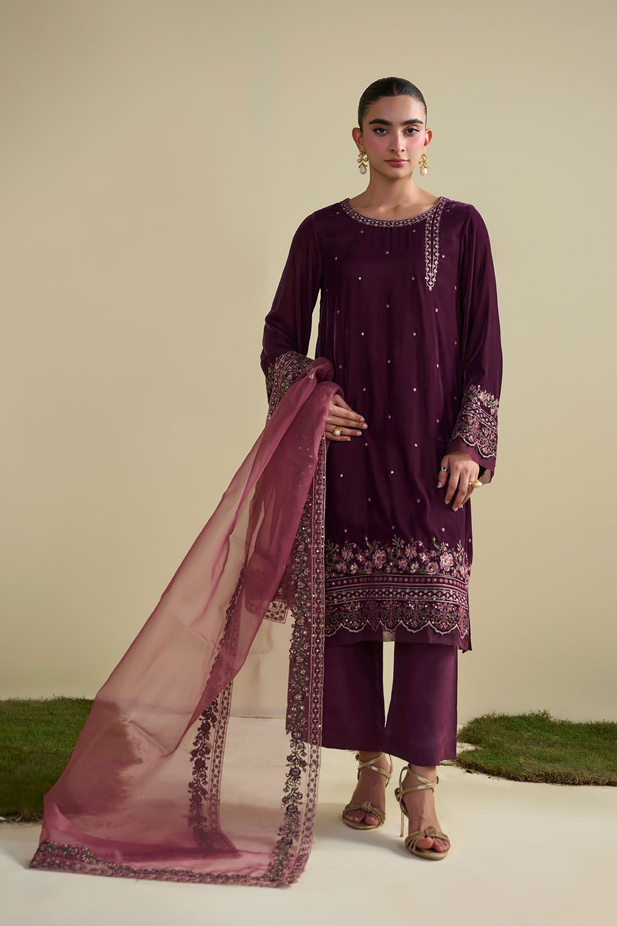 Magenta embroidered dupatta by Dhanak