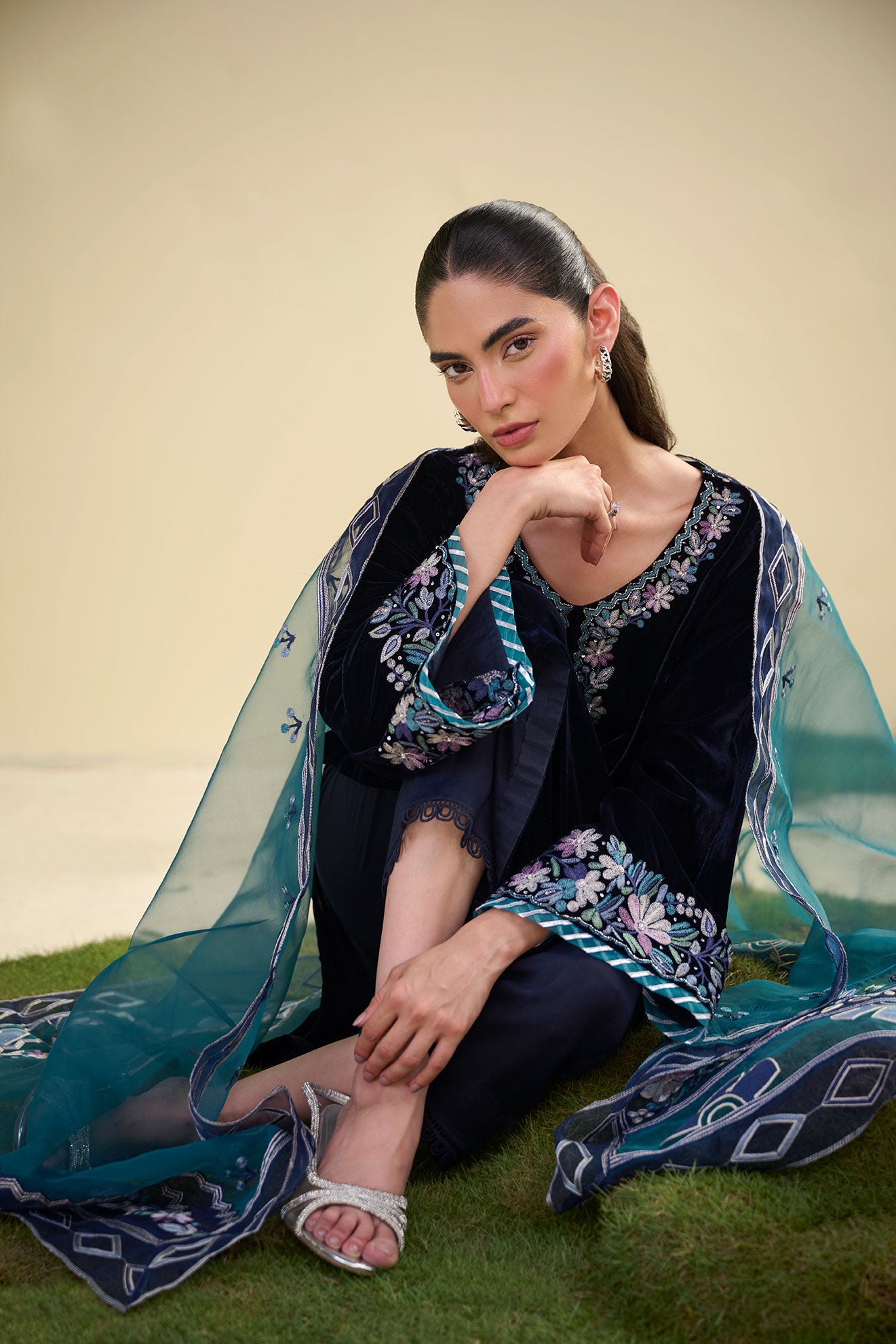 FW25DA-2812 Navy blue velvet kurta with intricate floral embroidery on the neckline and front placket.