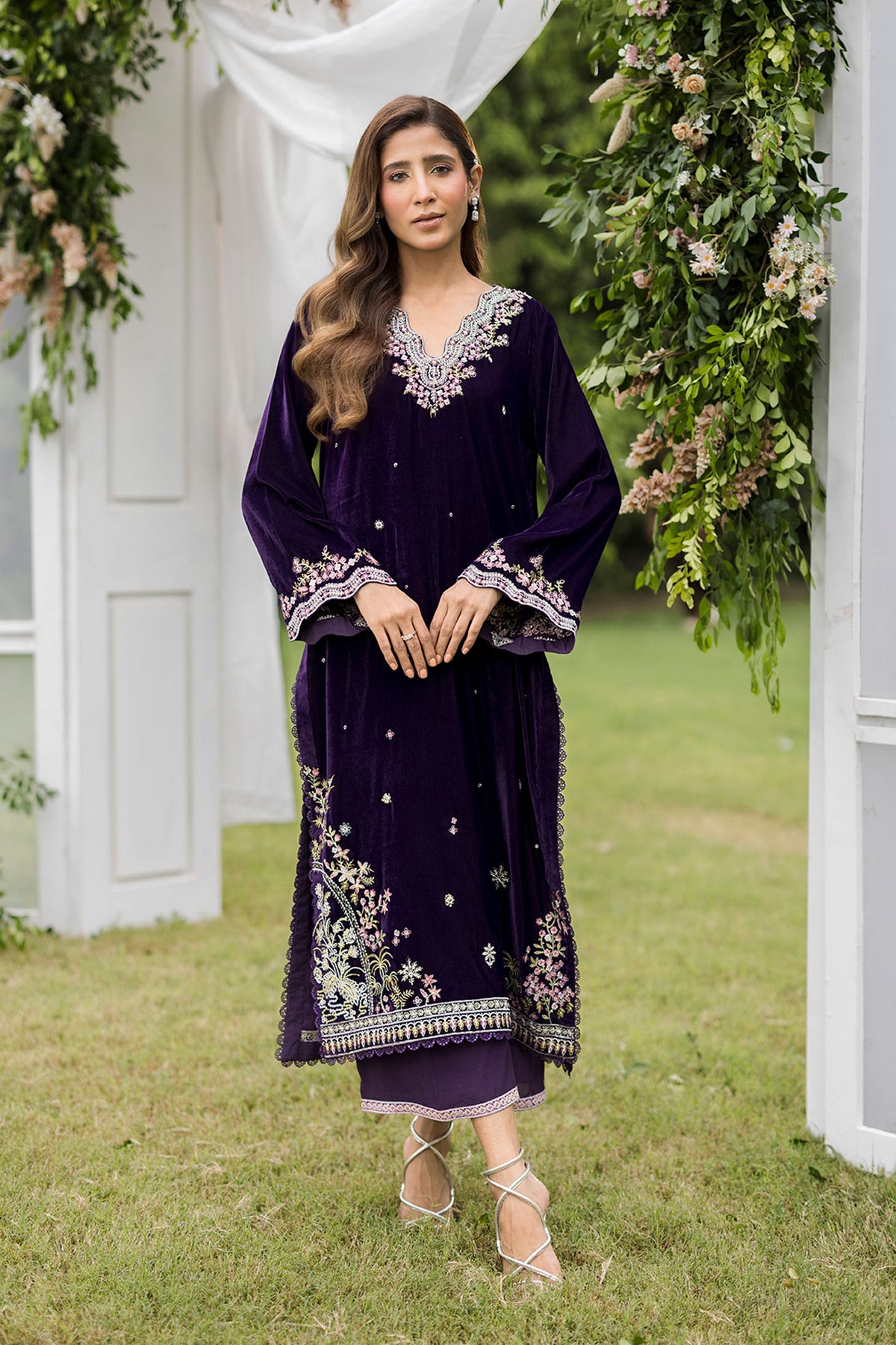 FW25DA-2830 Deep plum velvet shirt with shimmering accents and delicate embroidery on the neckline and flared sleeves