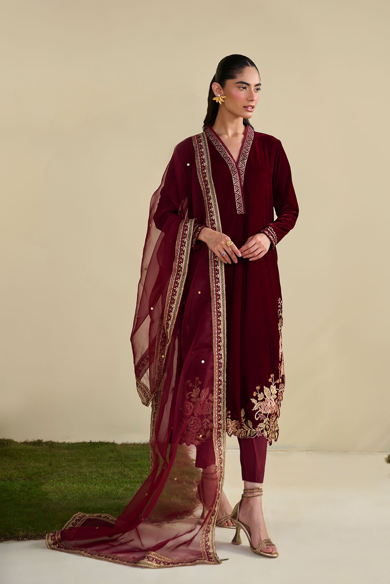 FW25DA-2832 Deep maroon velvet two-piece suit featuring an embellished neckline and ornate motifs on the hem and sleeves.