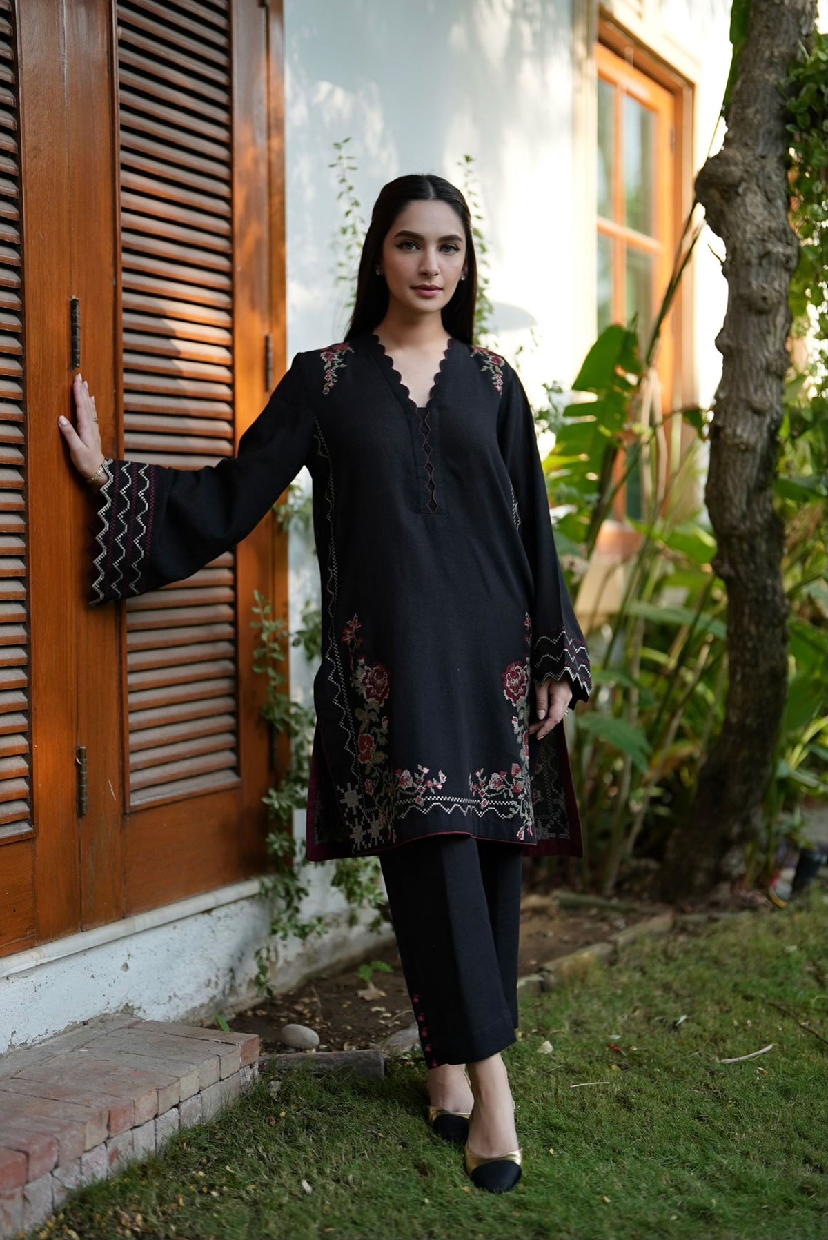 FW25DC-2883 BLACK 2PCS  EMBROIDERED KURTA WITH TROUSER