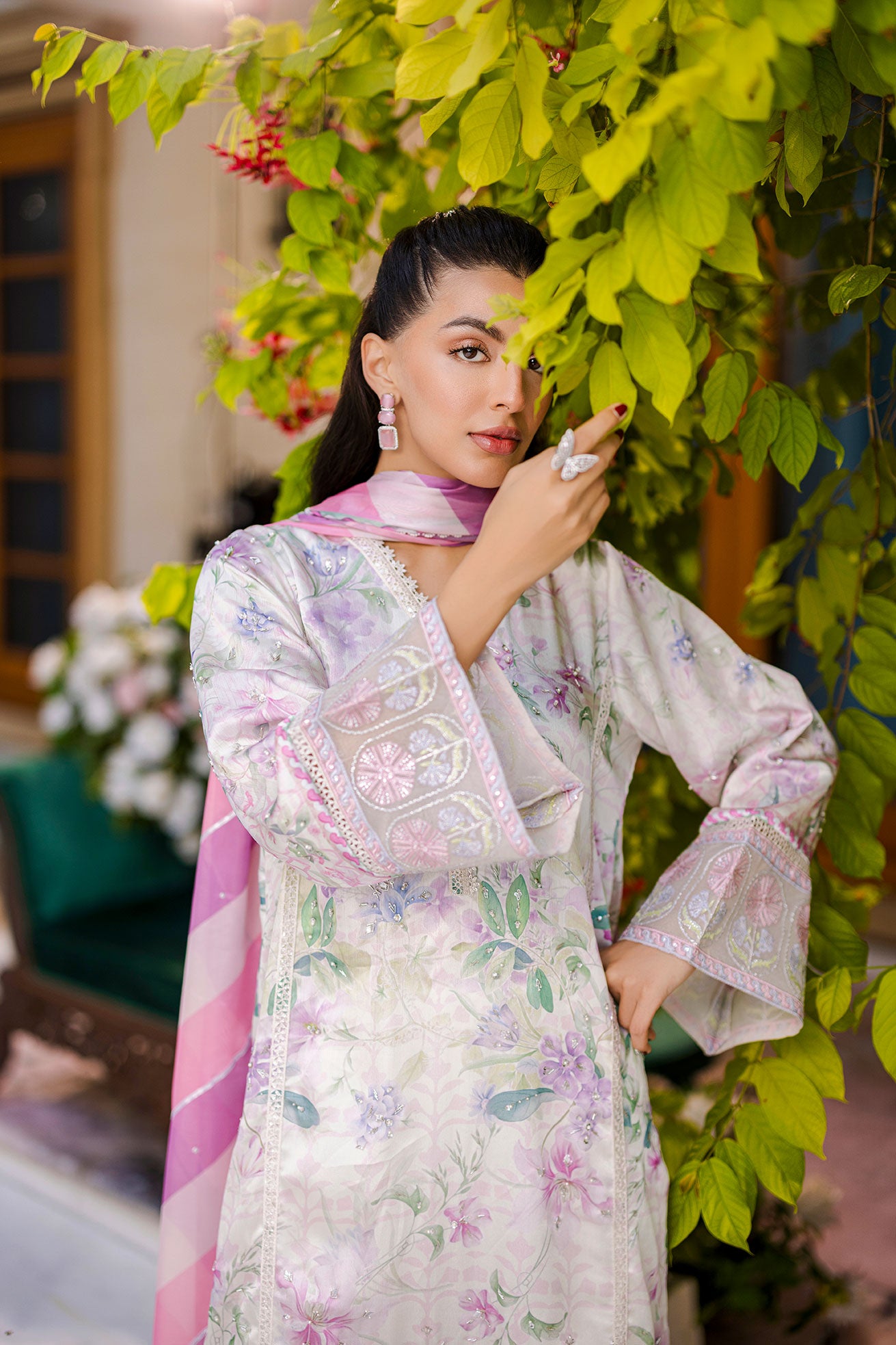 Off-white silk tunic blooming in lilac and blush tones with plain flared trousers and scalloped borders.