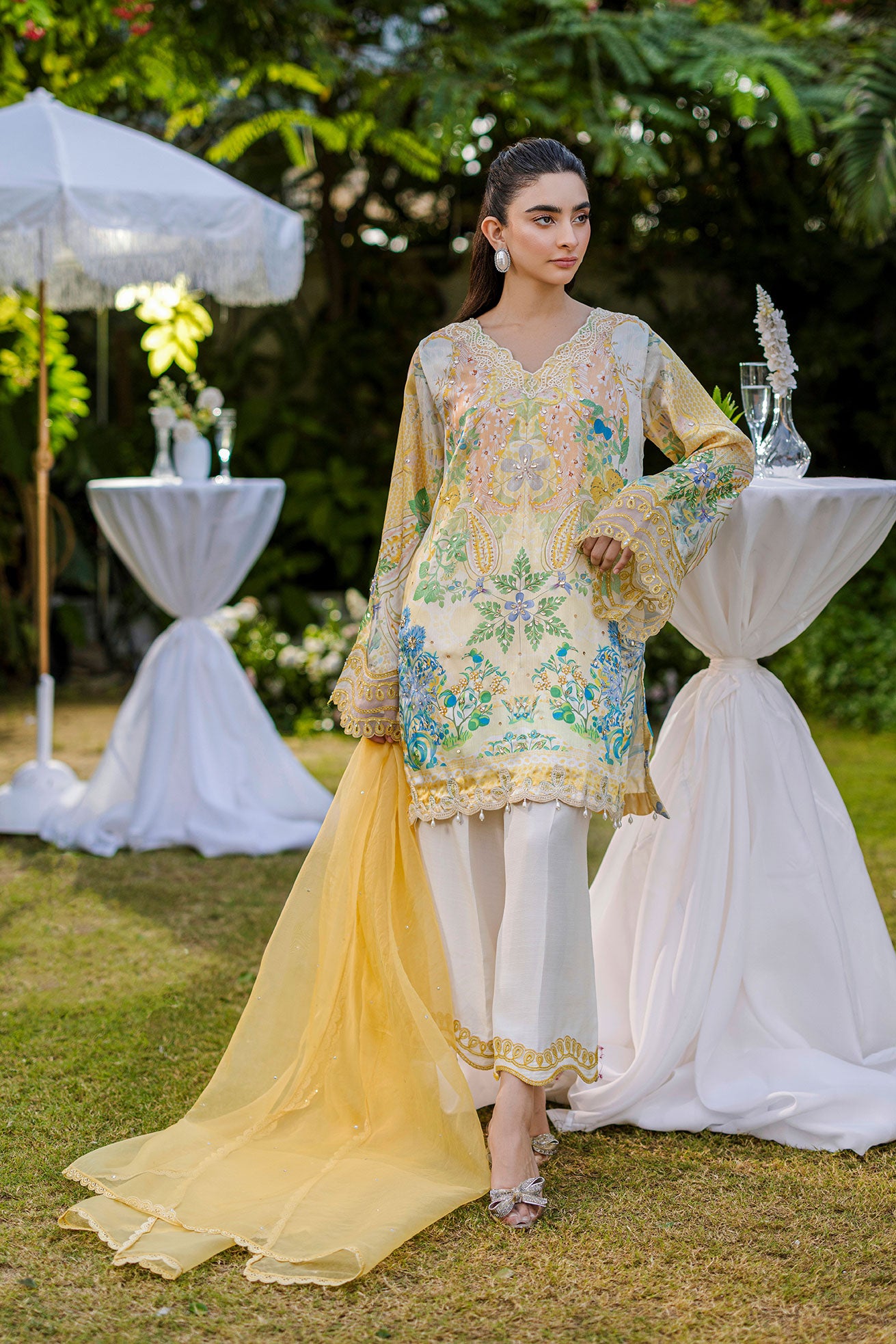Yellow dyed dupatta by Dhanak