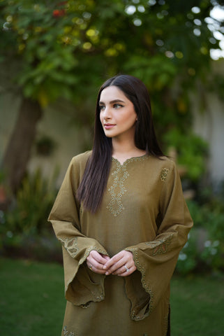FW25DC-2876 OLIVE GREEN 2PCS  EMBROIDERED KURTA WITH TROUSER