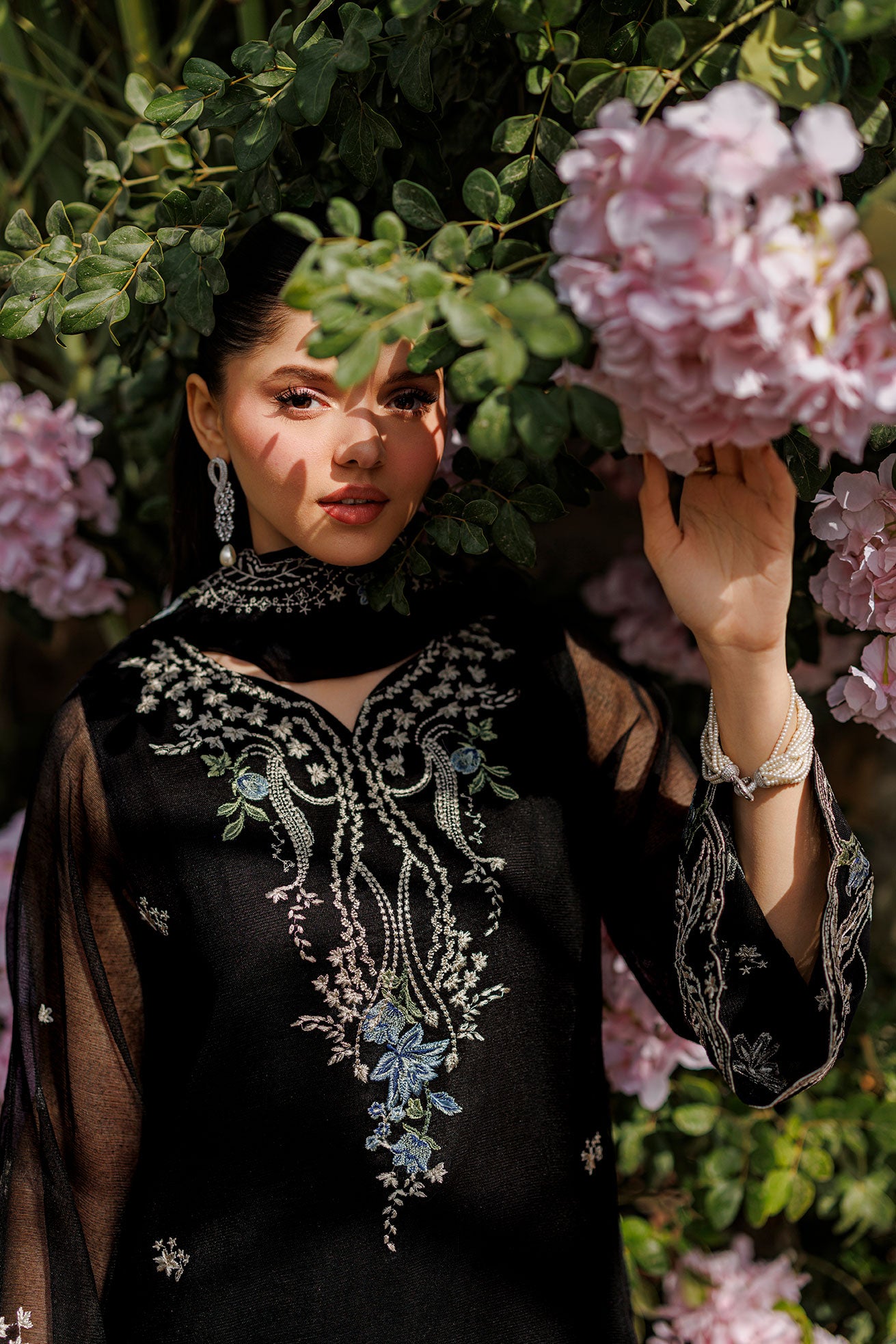 SS26DA-2905 BLACK 2PCS  EMBROIDERED KURTA WITH TROUSER