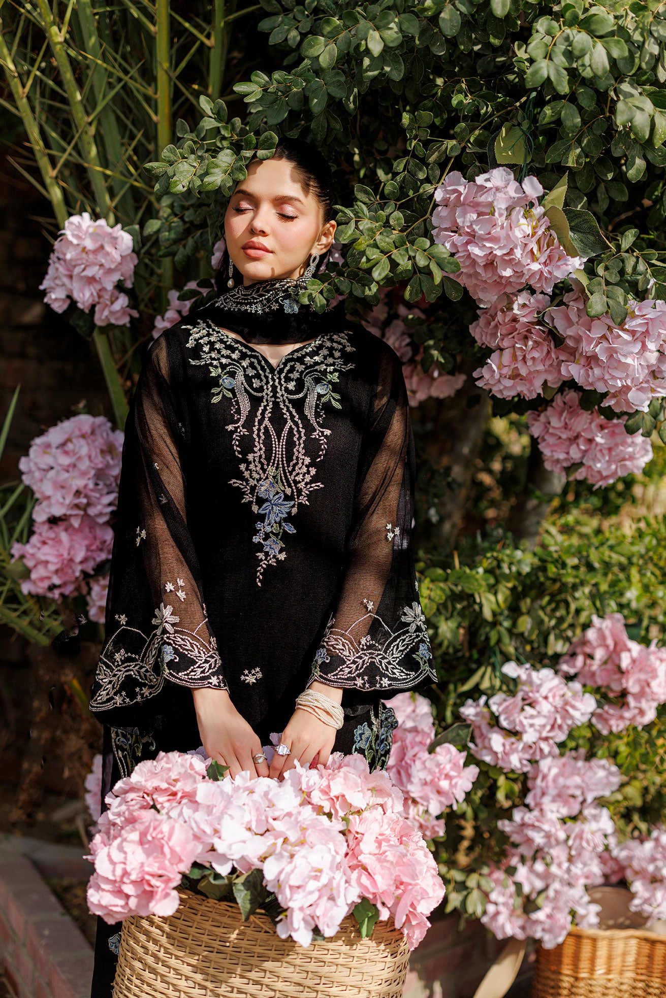 SS26DA-2905 BLACK 2PCS  EMBROIDERED KURTA WITH TROUSER