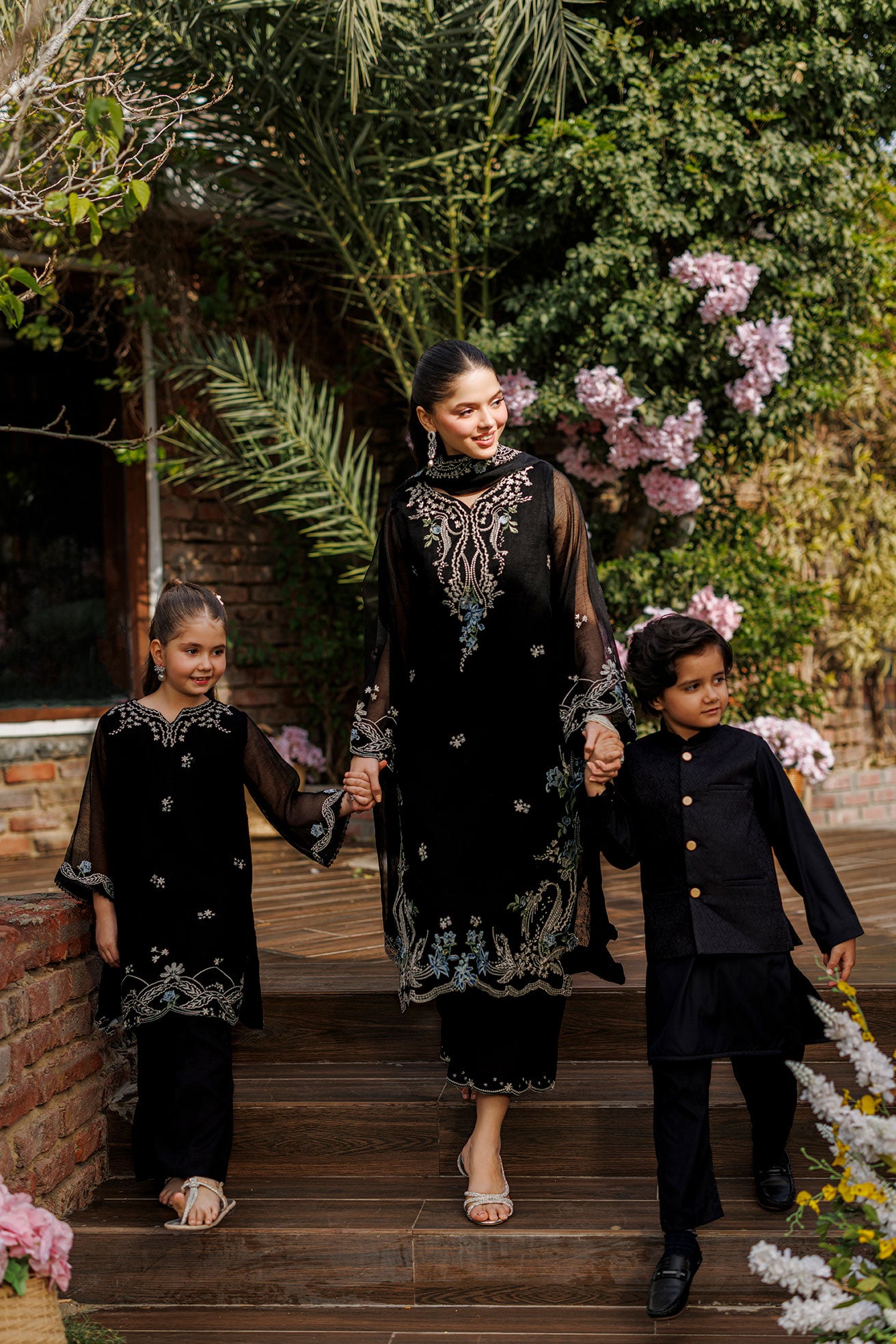 SS26DA-2905 BLACK 2PCS  EMBROIDERED KURTA WITH TROUSER