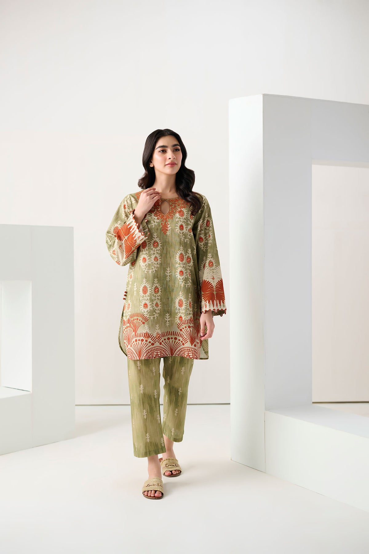 DC-2266 GREEN 2PCS  EMBROIDERED KURTA WITH TROUSER