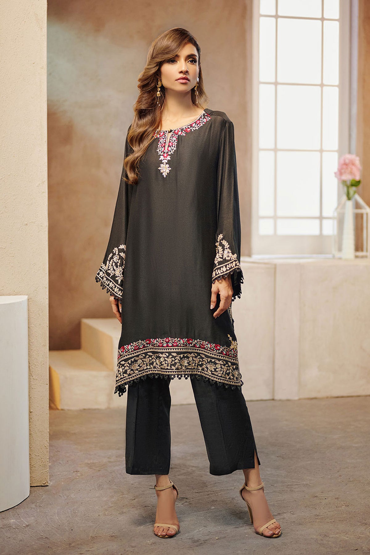 DA-1564 BLACK EMBROIDERED KURTA