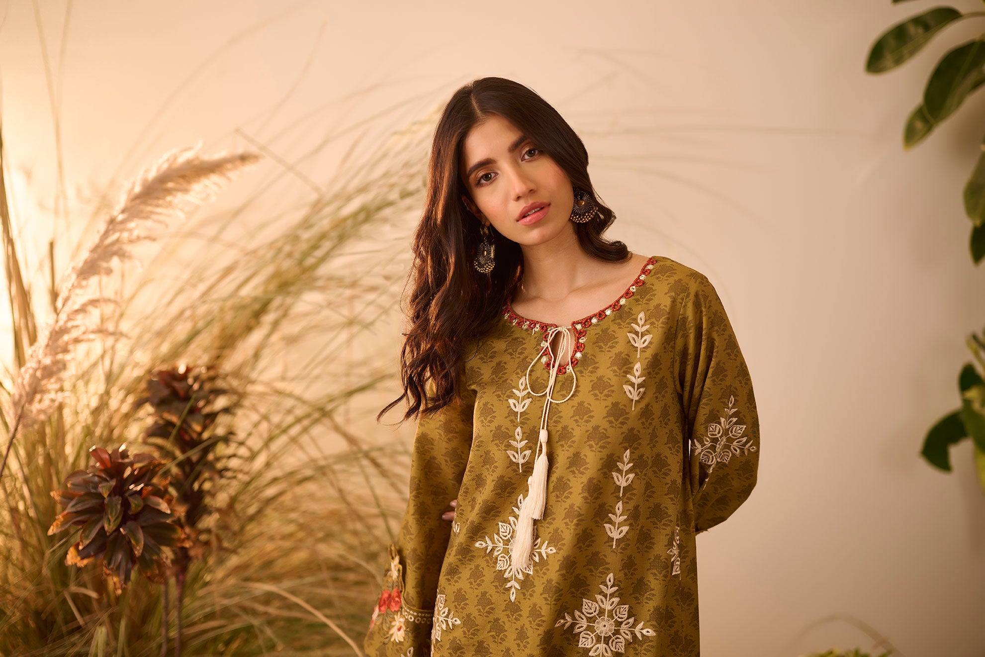 DC-2124 GREEN KHADDAR 2PCS EMBROIDERED KURTA WITH TROUSER