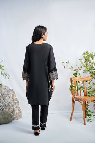 DC-0365 Black Embroidered Kurta