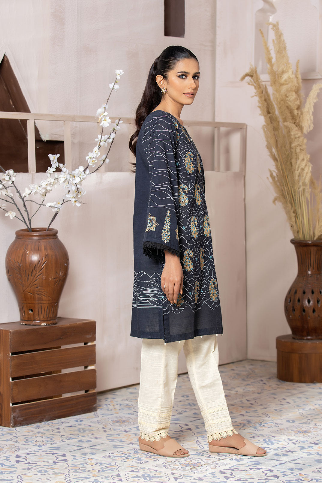 DC-0395 BLACK EMBROIDERED KURTA