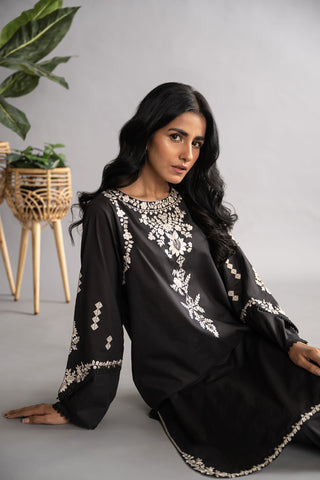 DC-0423 Black Embroidered Kurta