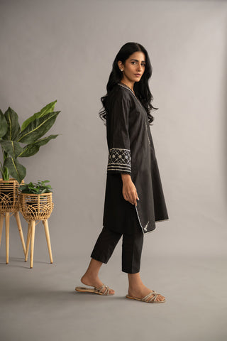 DC-0425 Black Embroidered Kurta