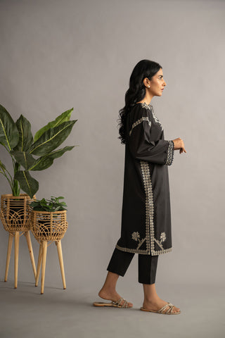 DC-0426 Black Embroidered Kurta