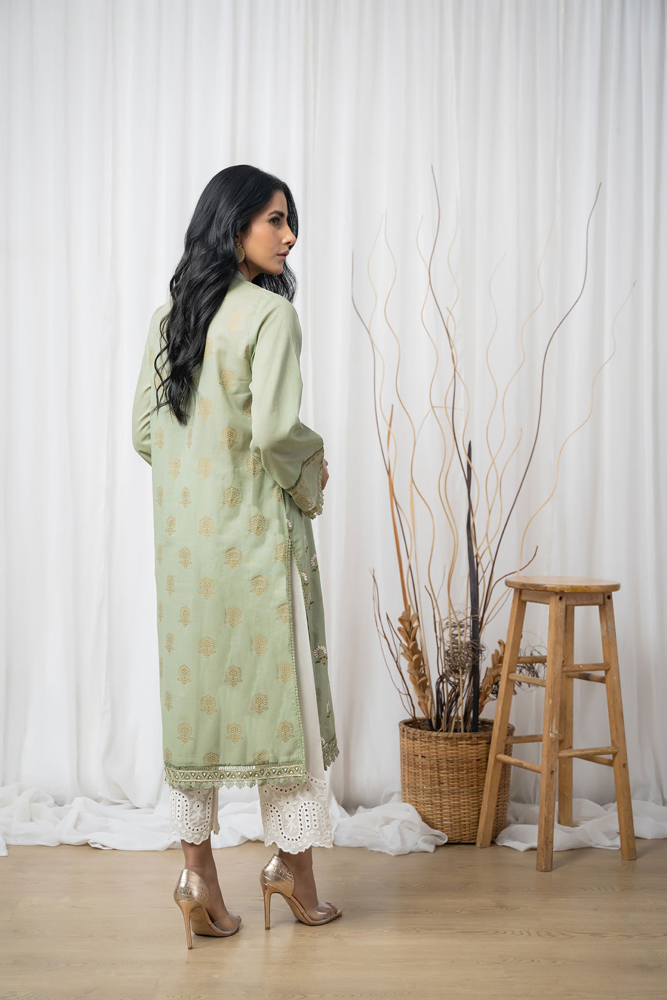 DC-0437 GREEN EMBROIDERED KURTA