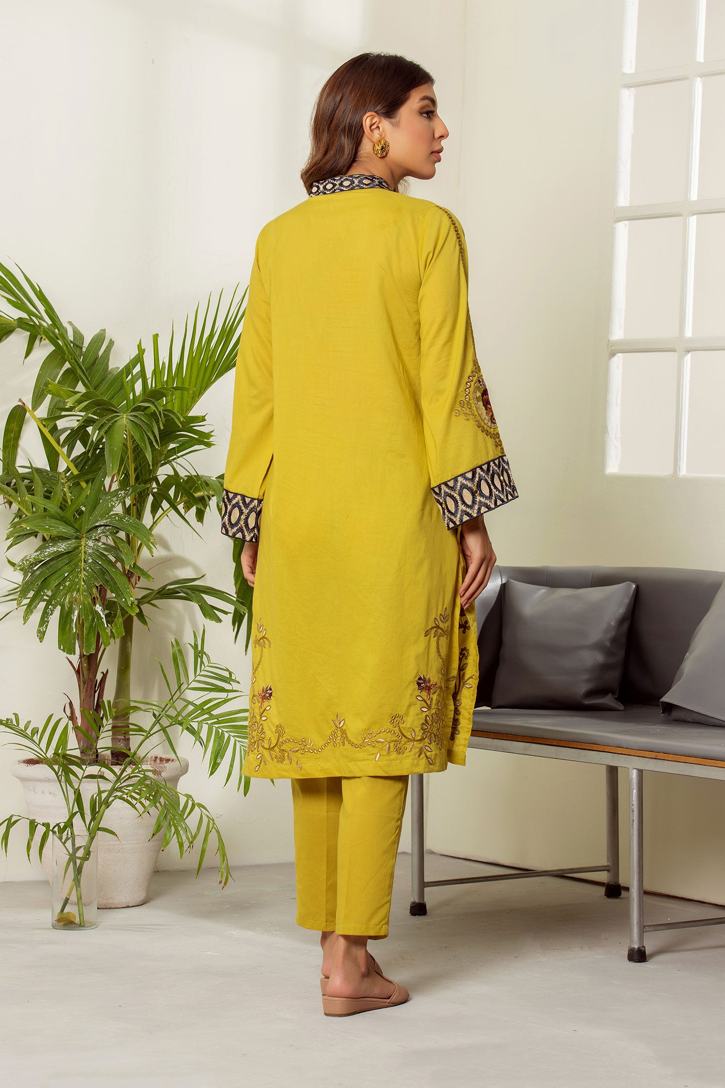 DC-2017 GREEN 2PCS EMBROIDERED KURTA WITH TROUSER