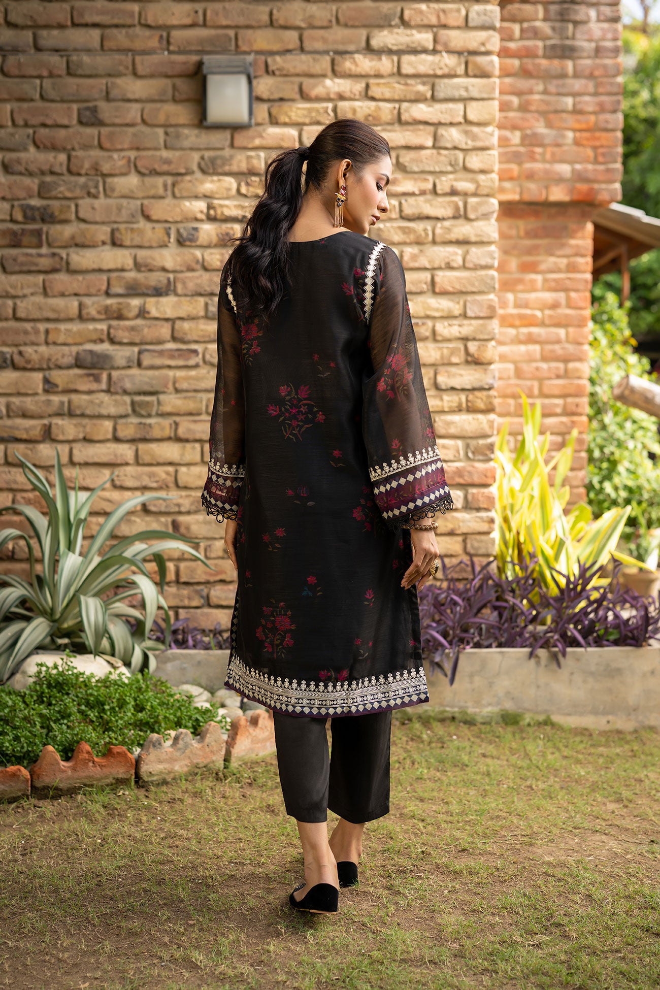 DC-2095 BLACK 2PCS  EMBROIDERED KURTA WITH TROUSER