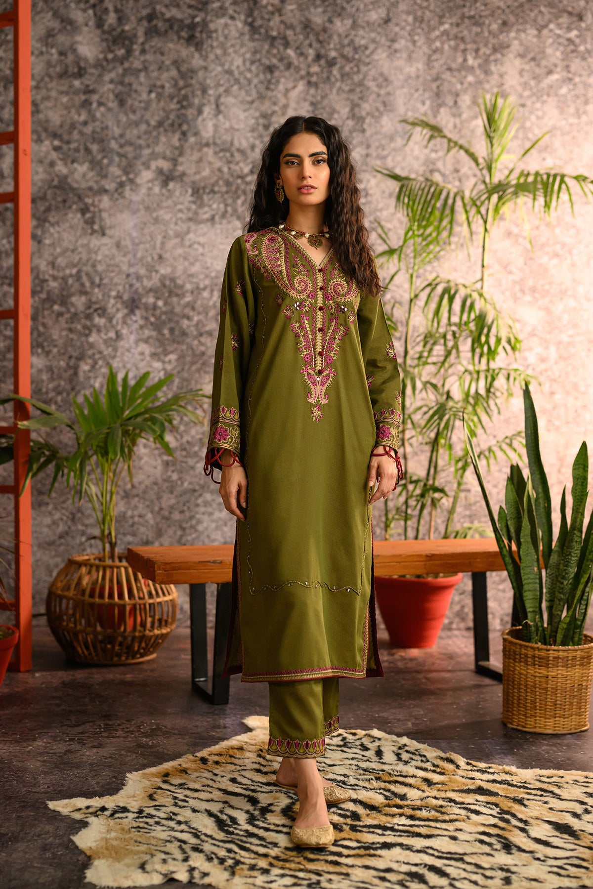 DC-2109 GREEN KARANDI 2PCS EMBROIDERED KURTA WITH TROUSER