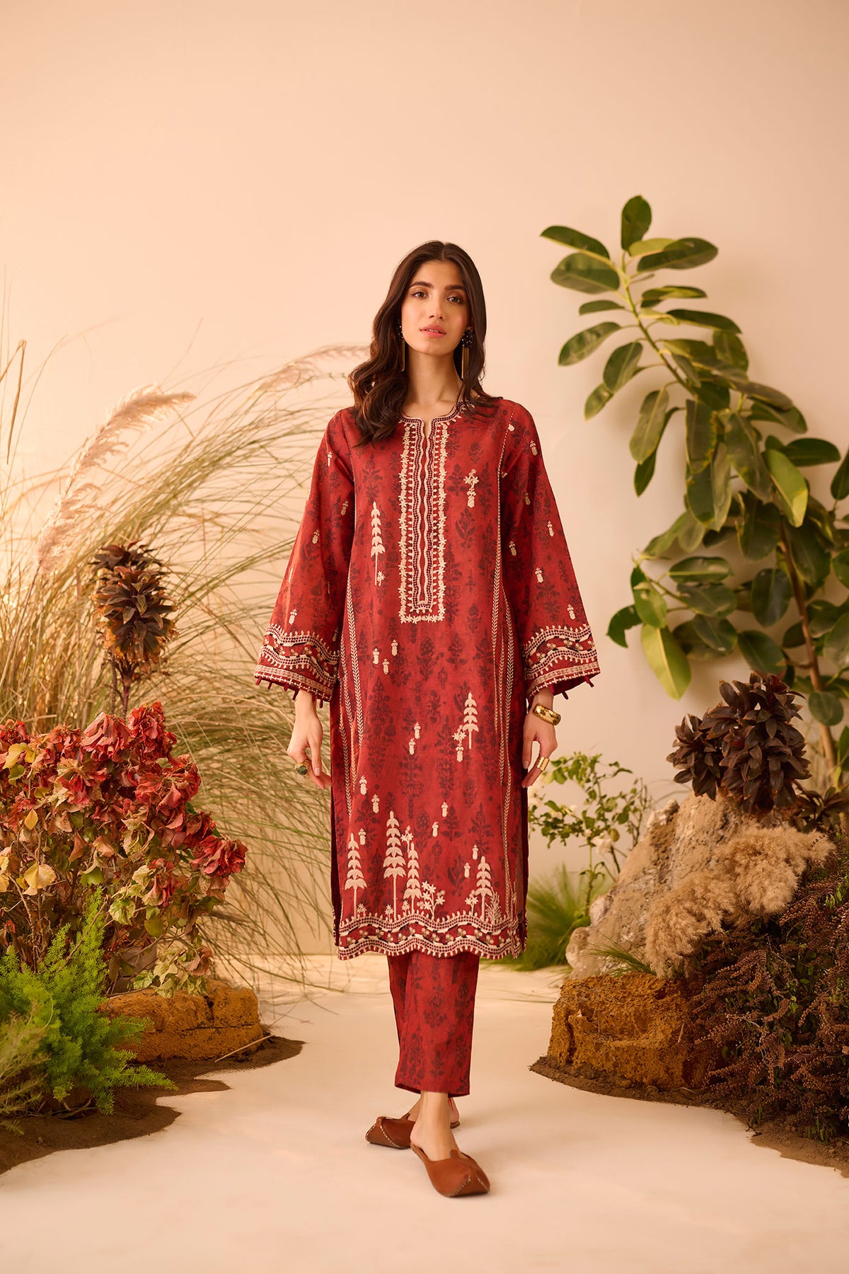 DC-2122 RUST KHADDAR 2PCS EMBROIDERED KURTA WITH TROUSER